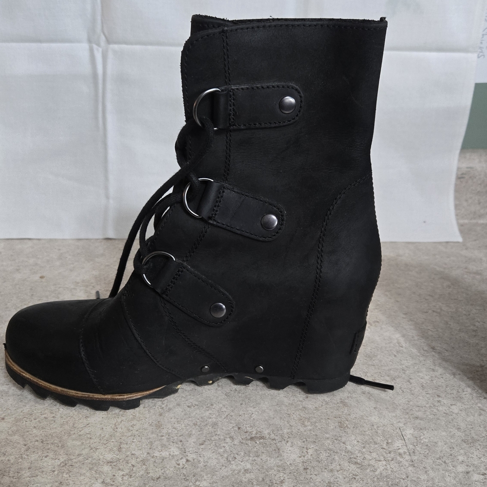 Sorel Black Lace-Up Women's Boots - Picture 7 of 12